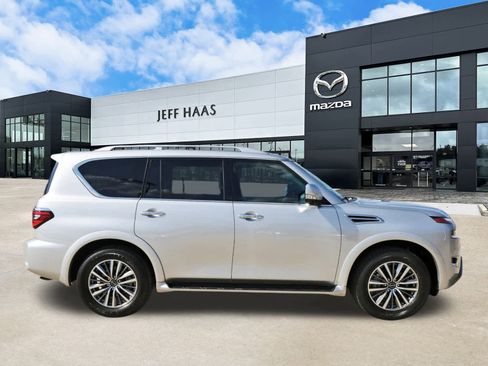 Used 2024 Nissan Armada SL w/ Captain's Chairs Package image 5