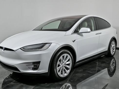 Used 2018 Tesla Model X 75D image 5