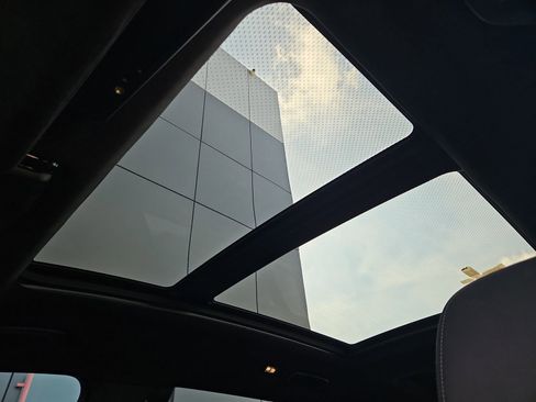 Used 2023 BMW X7 M60i w/ Executive Package image 25