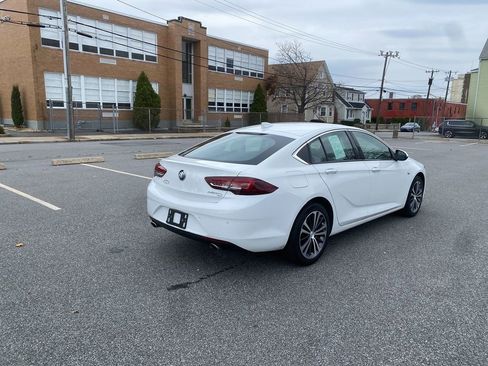 Used 2019 Buick Regal Essence w/ Driver Confidence Package I image 5