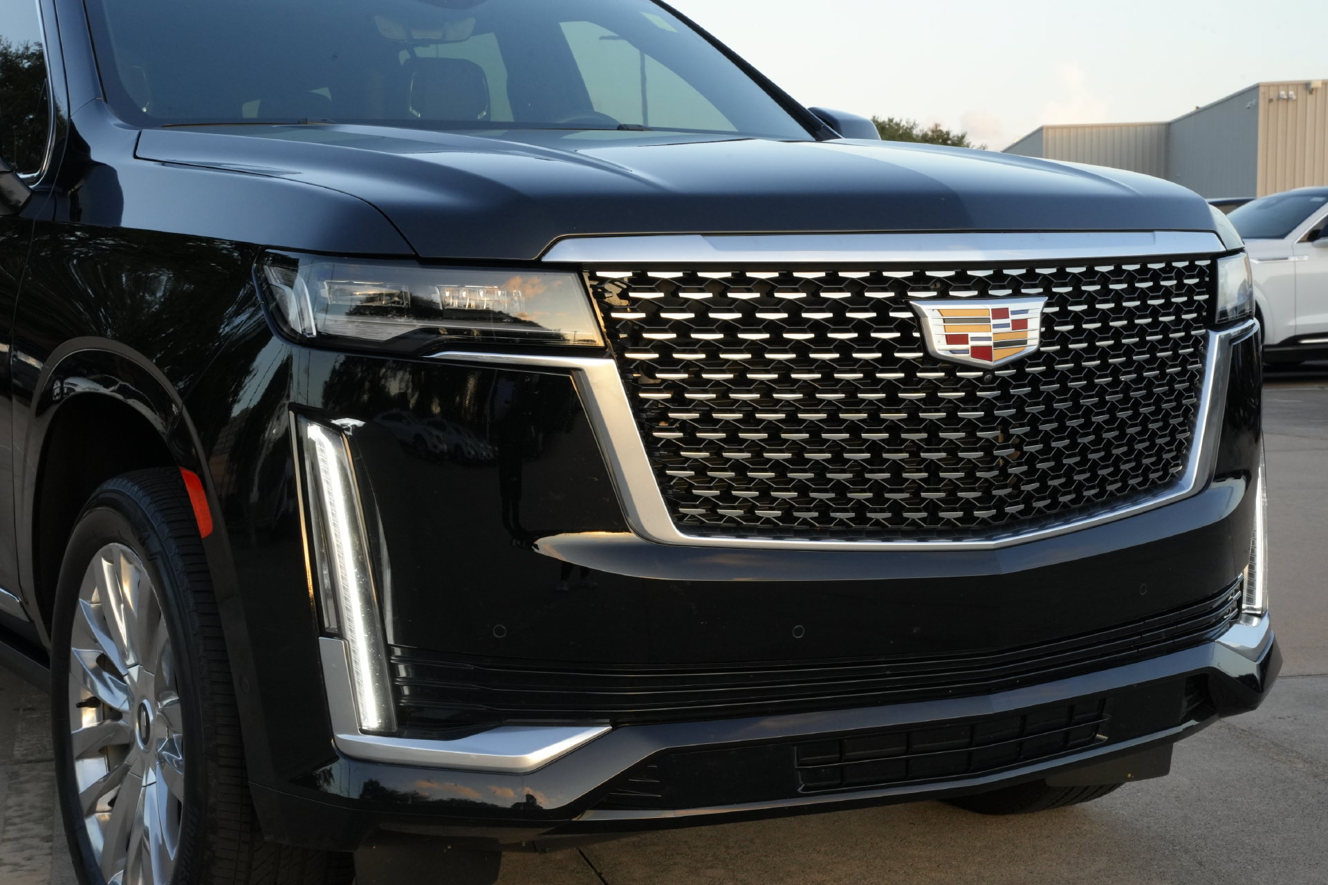 Used 2024 Cadillac Escalade ESV Premium Luxury w/ Performance Package AWD/4WD image 28