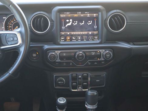 Used 2020 Jeep Gladiator Overland AWD/4WD image 14