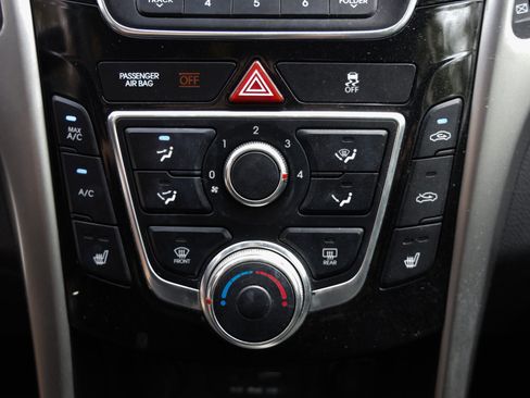 Used 2016 Hyundai Elantra GT FWD image 33