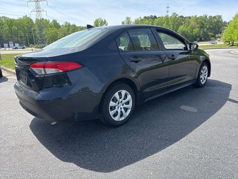 Used 2022 Toyota Corolla LE image 5