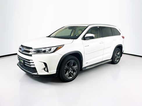 Used 2017 Toyota Highlander Limited Platinum image 3