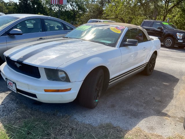 Used 2008 Ford Mustang Convertible RWD image 1