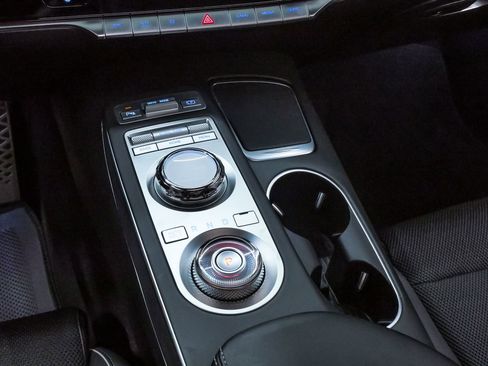 Certified 2024 Genesis GV70 2.5T w/ Sport Prestige Package AWD/4WD image 19