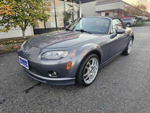 Used 2006 MAZDA MX-5 Miata Grand Touring w/ Premium Pkg image 1