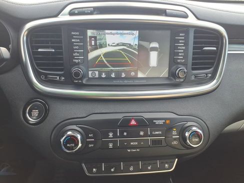 Used 2018 Kia Sorento SX image 18