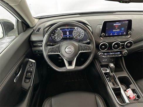 Used 2021 Nissan Sentra SR w/ SR Premium Package image 11