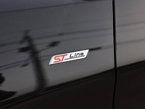 Certified 2025 Ford Explorer ST-Line image 9