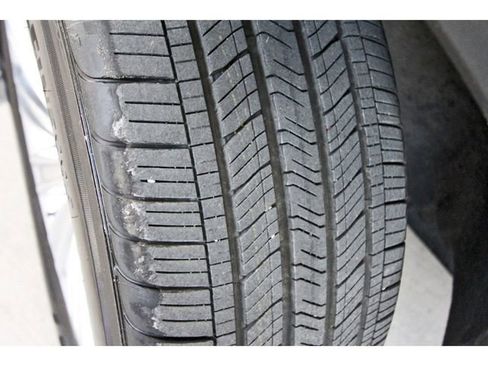 Used 2022 Ford Explorer Limited w/ Equipment Group 301A RWD image 30