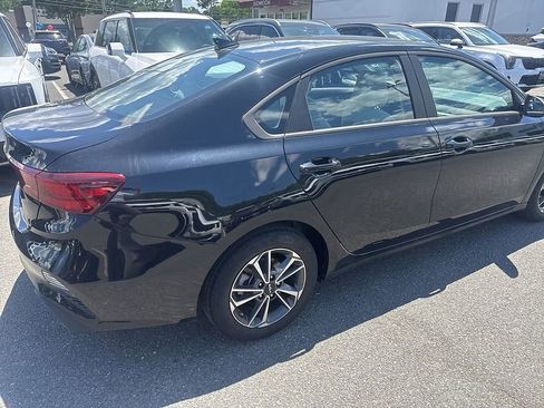 Used 2023 Kia Forte LXS w/ LXS Technology Package FWD image 6