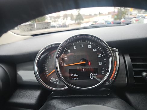 Used 2018 MINI Cooper 2-Door Hardtop image 19