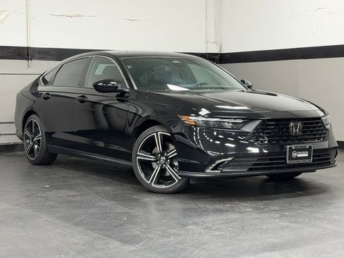 Used 2024 Honda Accord Sport image 2