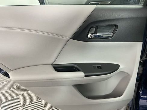 Used 2016 Honda Accord EX image 9