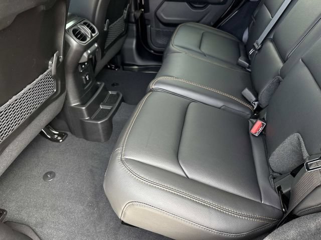 New 2026 Jeep Wrangler Unlimited Sahara w/ Whitecap Package AWD/4WD image 10