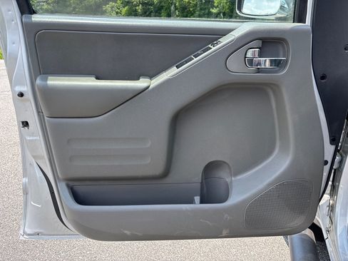 Used 2019 Nissan Frontier SL AWD/4WD image 10