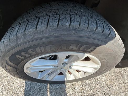 Used 2016 Ford Explorer XLT FWD image 11