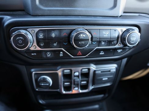 Used 2022 Jeep Wrangler Unlimited Sport image 28