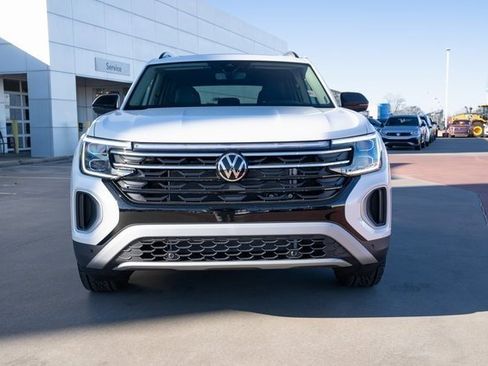 New 2026 Volkswagen Atlas Peak Edition image 9