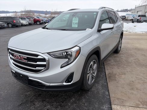 Certified 2021 GMC Terrain SLT image 3