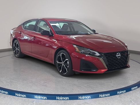 Used 2023 Nissan Altima 2.5 SR FWD image 4