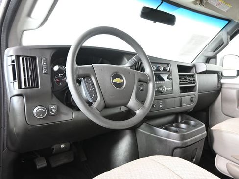 Used 2017 Chevrolet Express 3500 RWD image 21
