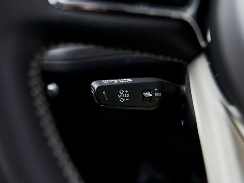 Used 2023 Bentley Bentayga Extended Wheelbase AWD/4WD image 62