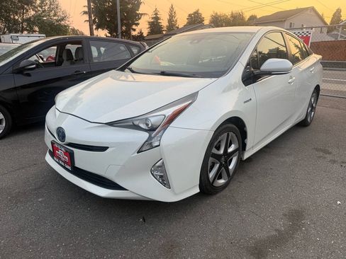 Used 2017 Toyota Prius Four Touring w/ Carpet Mat Package FWD image 1