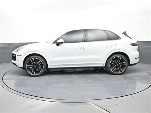 Used 2023 Porsche Cayenne S Platinum image 2