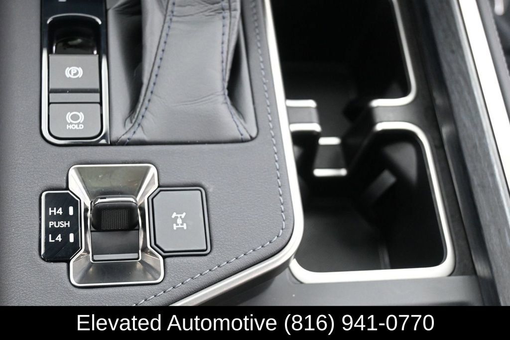 Used 2025 Lexus GX 550 w/ Accessory Package (2T) AWD/4WD image 26