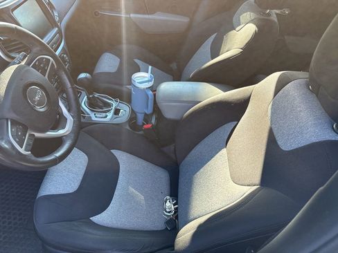 Used 2014 Jeep Cherokee Latitude w/ Cold Weather Group image 7