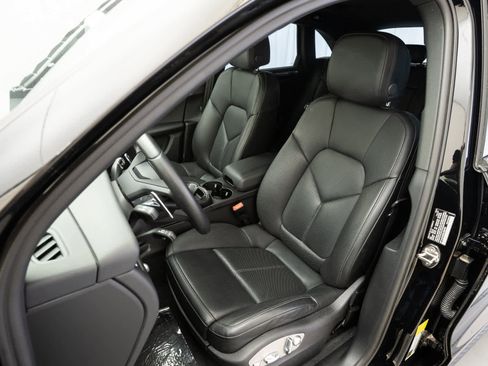 Used 2025 Porsche Macan image 17