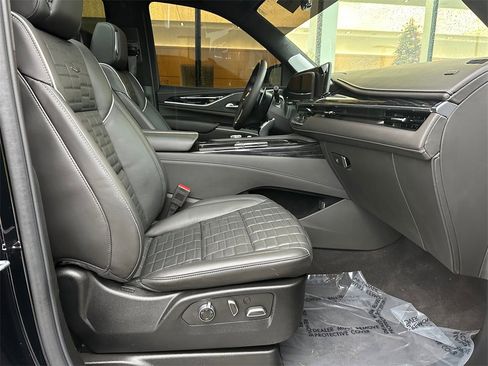Certified 2023 Cadillac Escalade V w/ Heavy-Duty Trailer Package image 10