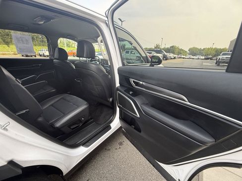 Used 2024 Kia Telluride S AWD/4WD image 23