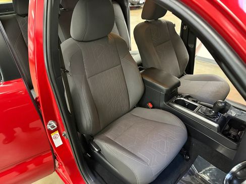Used 2018 Toyota Tacoma TRD Off-Road w/ Technology Package AWD/4WD image 15