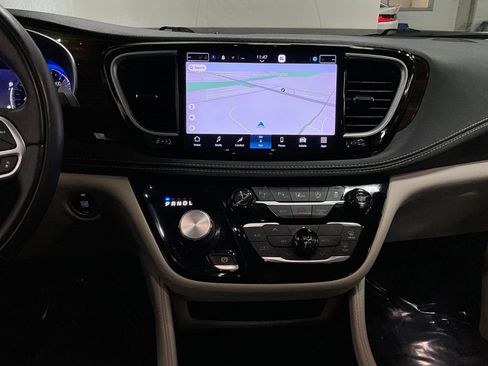 Used 2022 Chrysler Pacifica Limited image 7