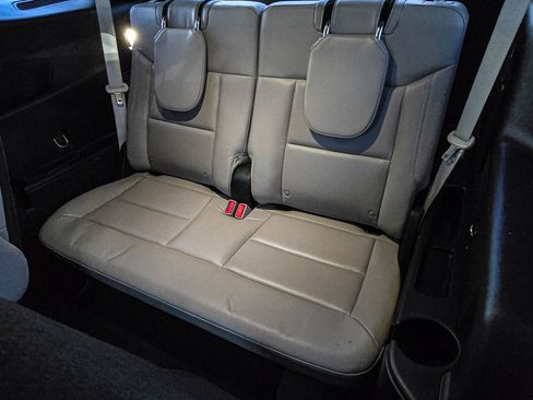 Used 2021 Ford Explorer XLT w/ Equipment Group 202A image 25