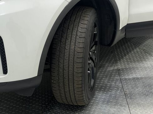 Used 2018 Land Rover Discovery HSE AWD/4WD image 36