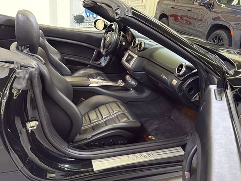 Used 2010 Ferrari California image 24