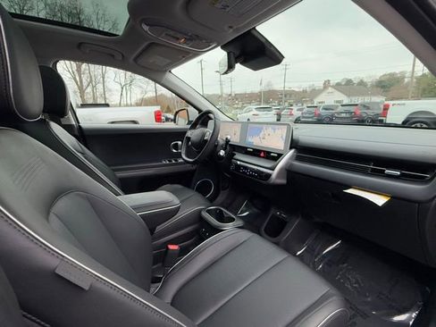 Used 2024 Hyundai Ioniq 5 Limited image 19
