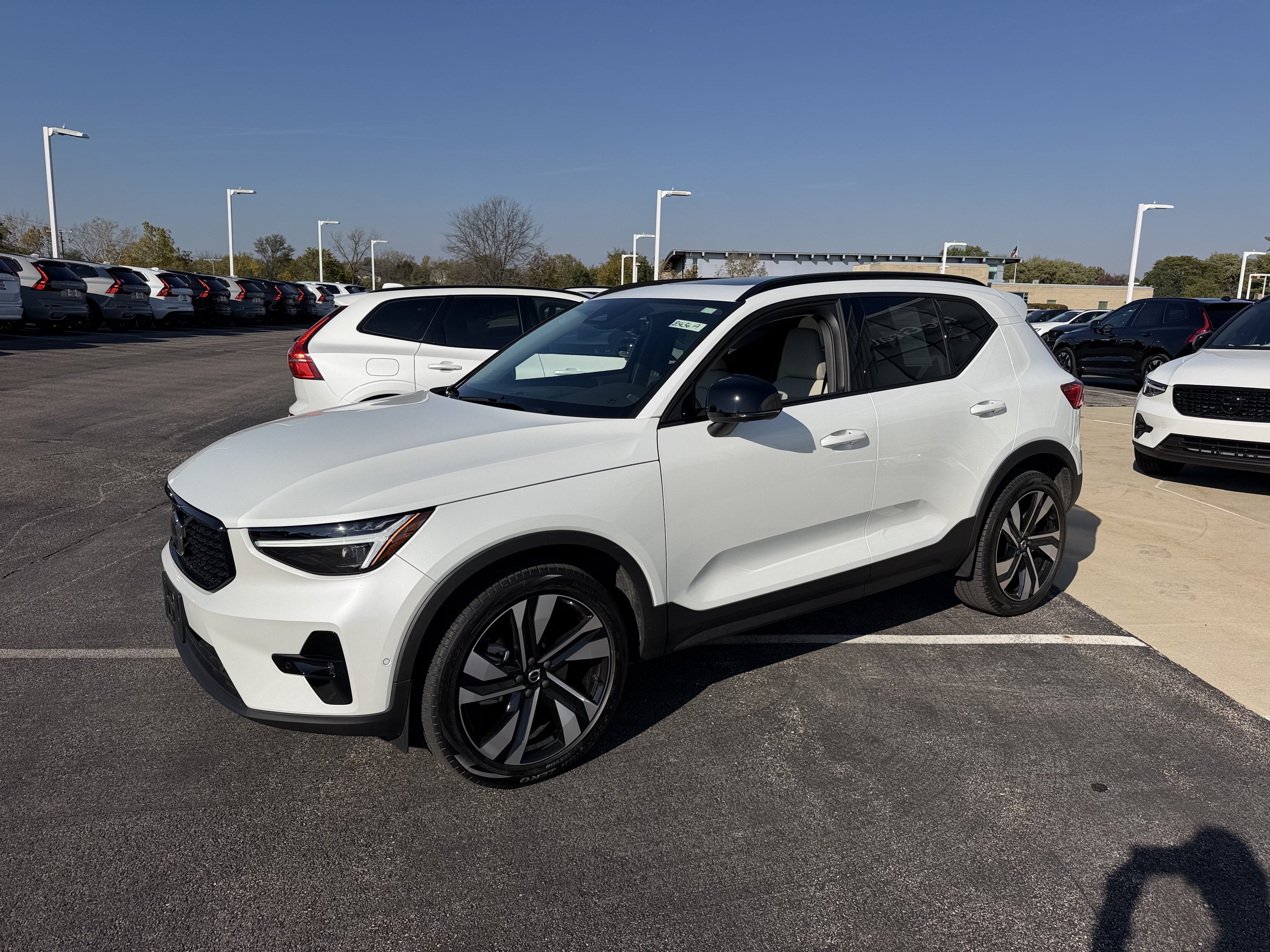 Used 2024 Volvo XC40 B5 Plus w/ Climate Package AWD/4WD image 6