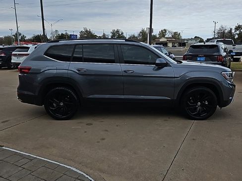 Used 2023 Volkswagen Atlas SE image 4