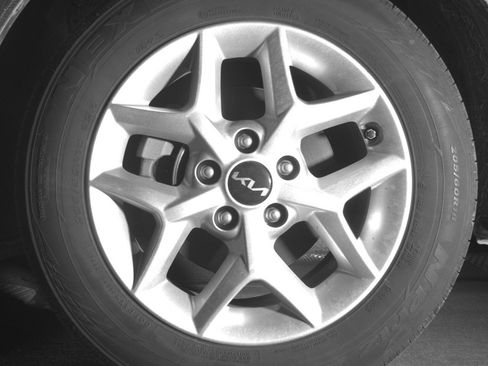 Used 2025 Kia Soul LX w/ LX Technology Package image 12