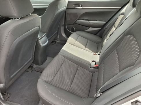 Used 2019 Hyundai Elantra SE w/ Cargo Package FWD image 16
