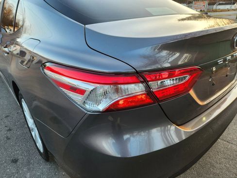 Used 2019 Toyota Camry LE image 11