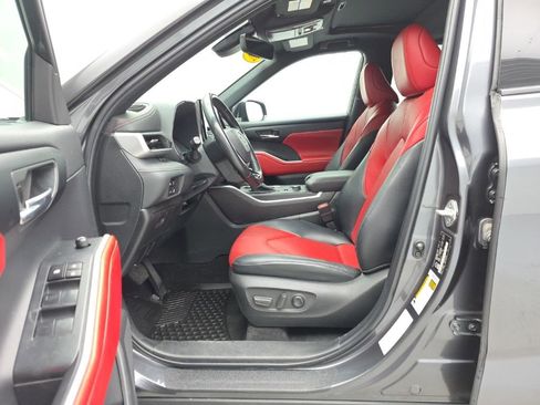 Used 2023 Toyota Highlander XSE image 12