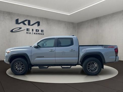 Used 2020 Toyota Tacoma TRD Off-Road AWD/4WD image 19
