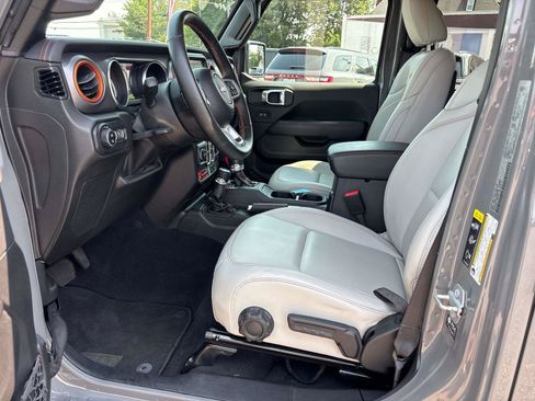 Used 2022 Jeep Gladiator Mojave w/ Cold Weather Group AWD/4WD image 11